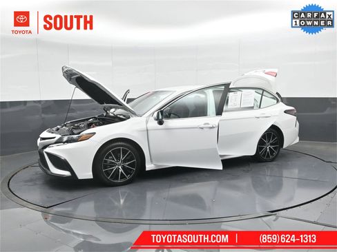 Used 2024 Toyota Camry SE image 50