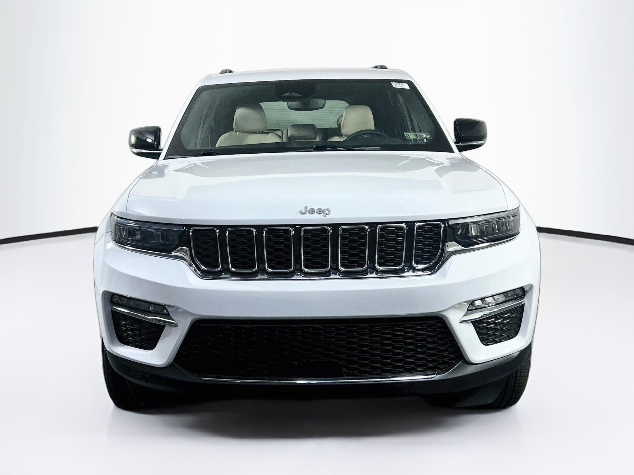 Used 2023 Jeep Grand Cherokee Limited AWD/4WD image 2