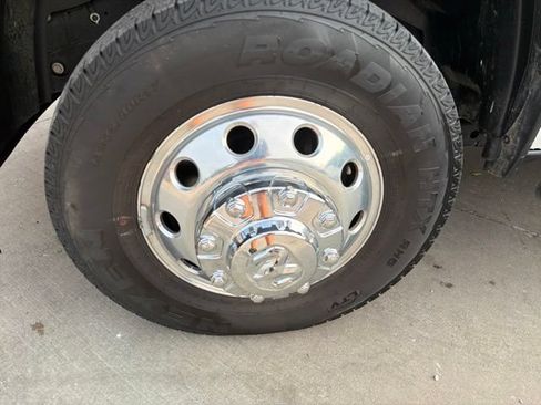 Used 2025 RAM 3500 Tradesman w/ Chrome Appearance Group AWD/4WD image 11