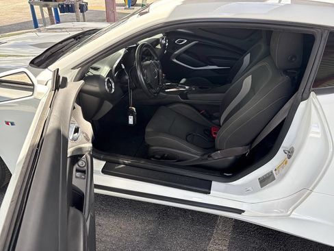 Used 2016 Chevrolet Camaro SS RWD image 3