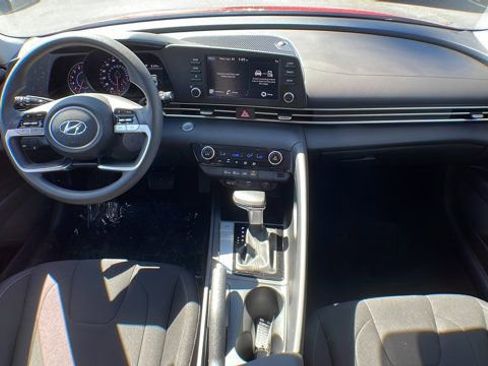Used 2022 Hyundai Elantra SEL w/ Preferred Accessory Package image 7