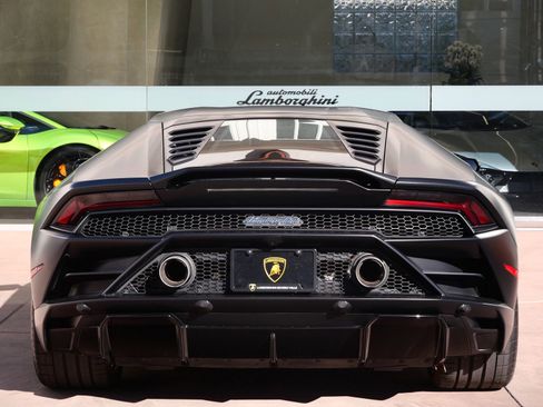 Used 2020 Lamborghini Huracan EVO image 4