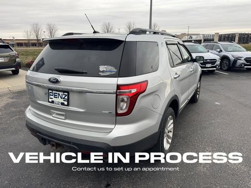 Used 2013 Ford Explorer XLT image 3
