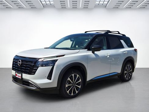 New 2026 Nissan Pathfinder Platinum w/ Cargo Package AWD/4WD image 8