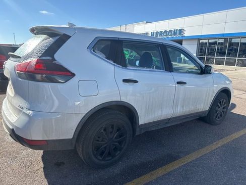 Used 2018 Nissan Rogue S image 4