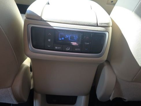 Used 2018 Toyota Highlander Limited FWD image 21