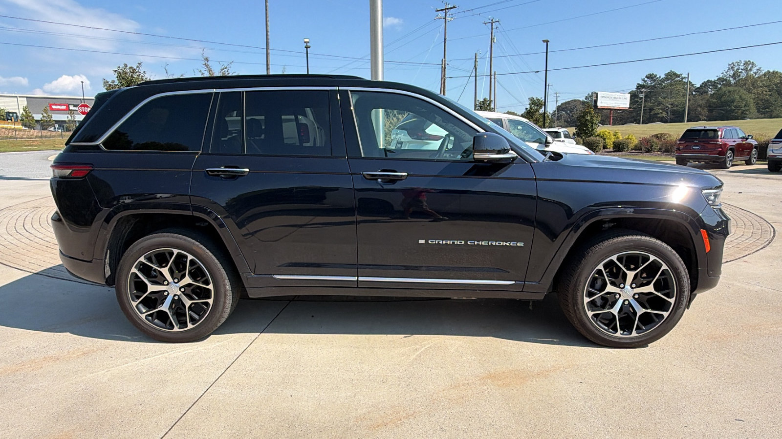 Used 2024 Jeep Grand Cherokee Summit AWD/4WD image 7