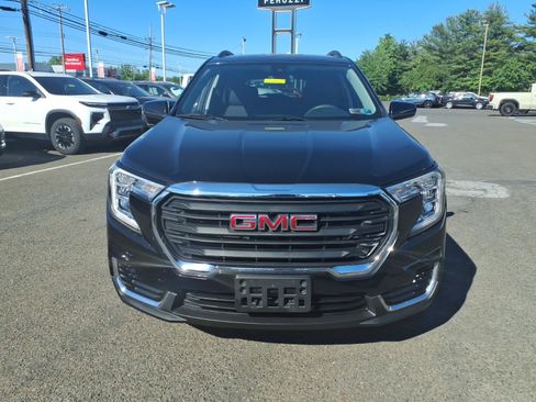 Used 2022 GMC Terrain SLE w/ Driver Convenience Package FWD image 9