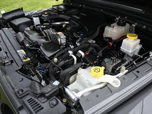 Used 2021 Jeep Gladiator Rubicon w/ Cold Weather Group AWD/4WD image 24