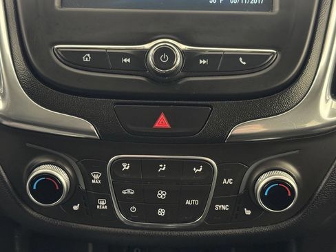 Used 2018 Chevrolet Equinox LT image 39