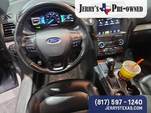 Used 2019 Ford Explorer XLT w/ Equipment Group 202A image 8