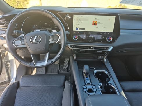 Used 2026 Lexus RX 450h AWD w/ Convenience Package image 19