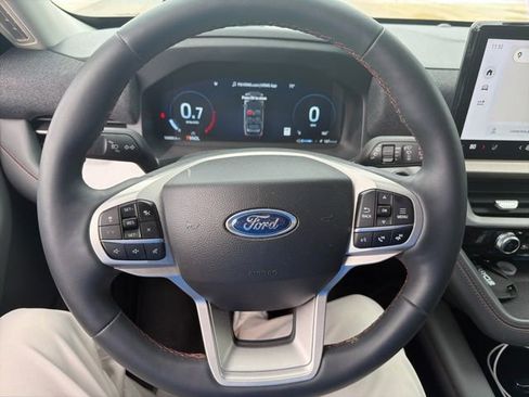 Used 2025 Ford Explorer Active w/ Active Comfort Package image 12