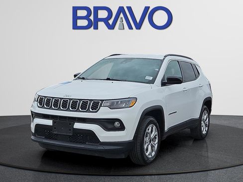 Used 2025 Jeep Compass Latitude AWD/4WD image 1