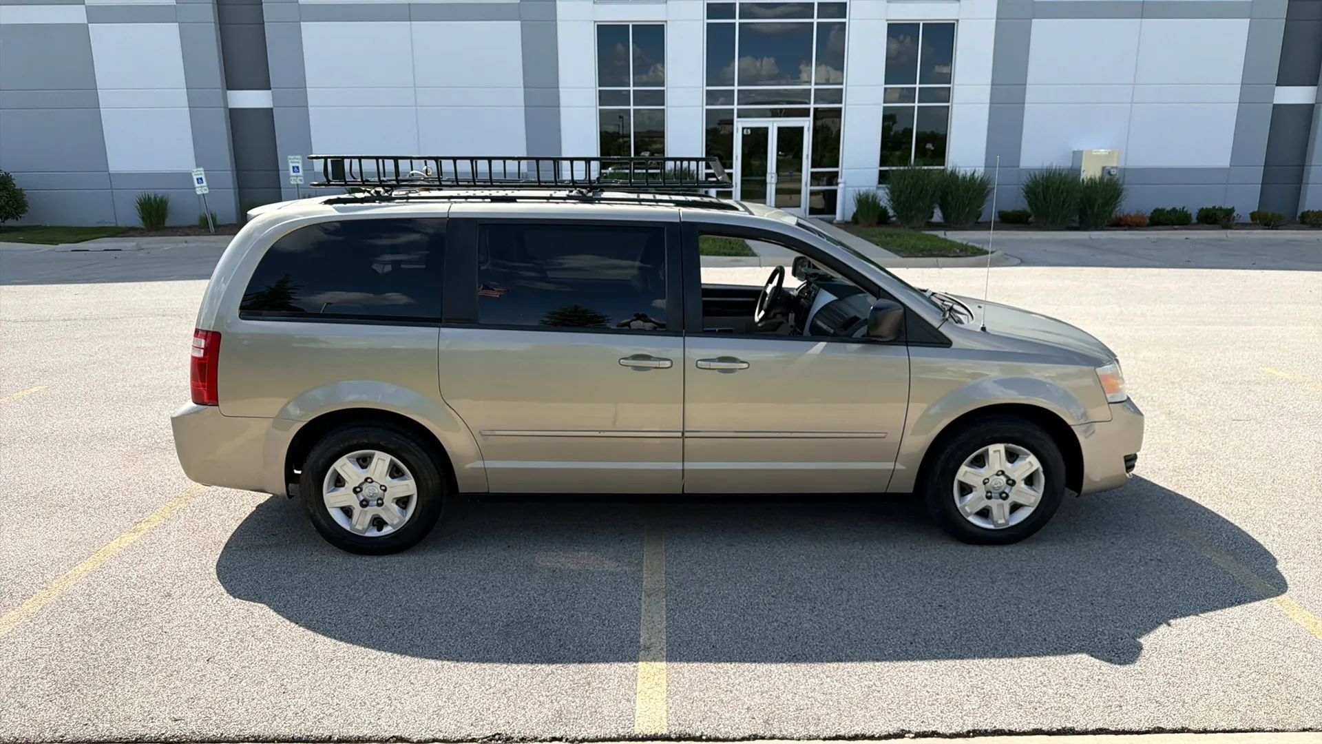 Used 2009 Dodge Grand Caravan SE w/ Climate Group FWD image 4