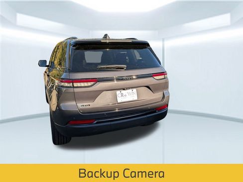 Used 2024 Jeep Grand Cherokee Altitude image 5