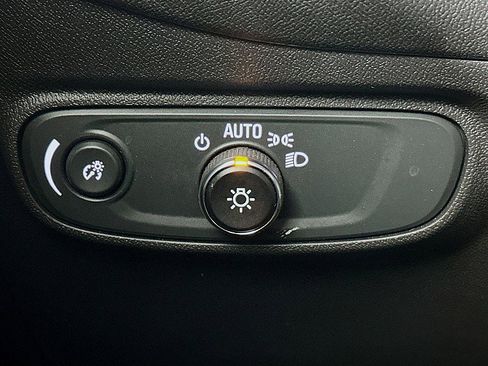 Used 2024 Chevrolet Equinox LS w/ LS Convenience Package image 10