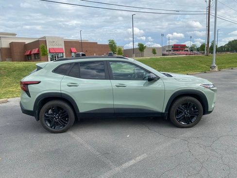 Used 2024 Chevrolet Trax ACTIV w/ Sunroof Package image 8