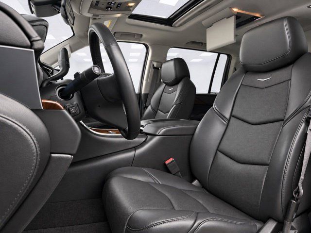 Used 2016 Cadillac Escalade ESV Luxury AWD/4WD image 18