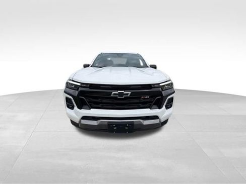 Used 2023 Chevrolet Colorado Z71 w/ Z71 Convenience Package 2 AWD/4WD image 3