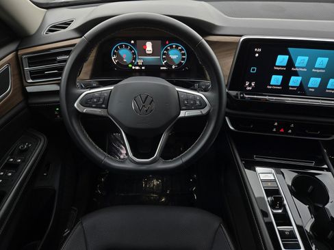 Used 2024 Volkswagen Atlas SE image 13