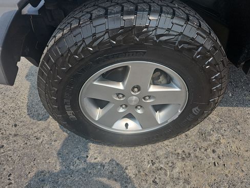 Used 2010 Jeep Wrangler Rubicon w/ Dual Top Group AWD/4WD image 11