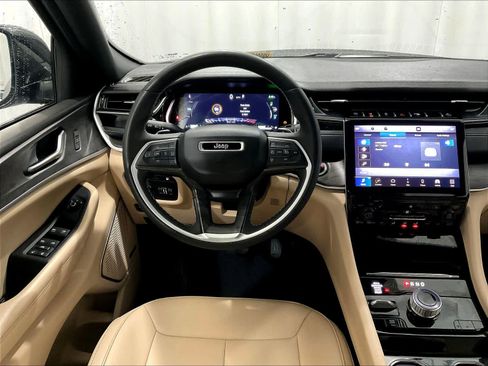 Used 2023 Jeep Grand Cherokee 4WD 4xe image 17