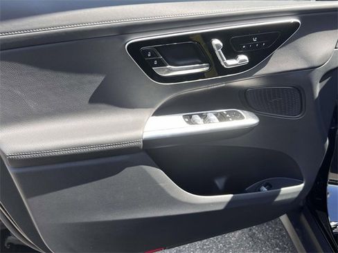 Used 2025 Mercedes-Benz GLC 350e 4MATIC image 18