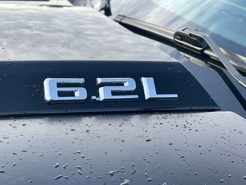 Used 2022 Chevrolet Silverado 1500 ZR2 w/ Technology Package image 9