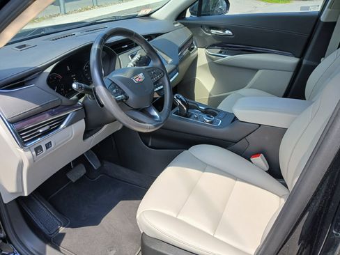 Used 2023 Cadillac XT4 Luxury w/ Cold Weather Package AWD/4WD image 3