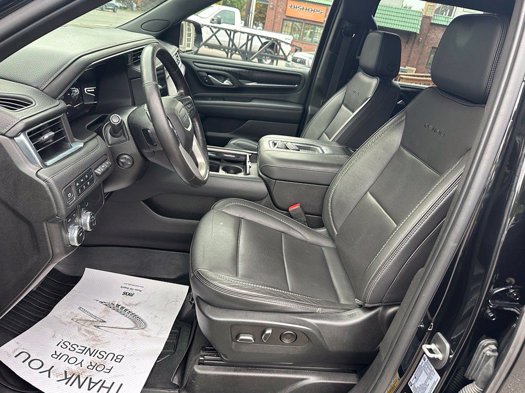Used 2022 GMC Yukon XL Denali AWD/4WD image 9