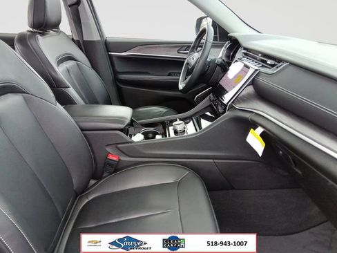 Used 2022 Jeep Grand Cherokee Limited AWD/4WD image 16