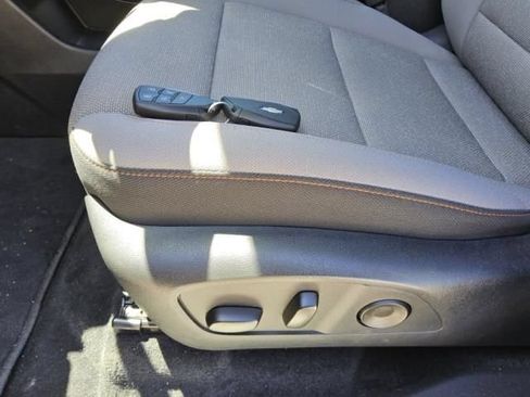 Used 2025 Chevrolet Traverse LT FWD image 17