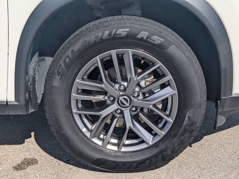 Used 2023 Nissan Rogue S AWD/4WD image 11