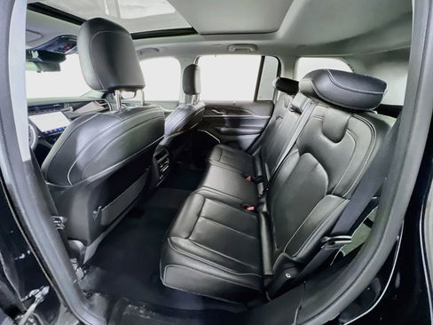 Used 2022 Jeep Grand Cherokee Limited w/ Luxury Tech Group II image 25