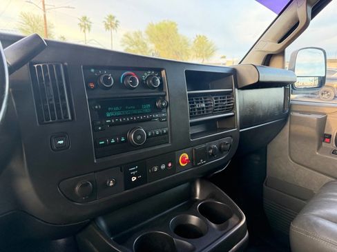 Used 2018 Chevrolet Express 2500 w/ Driver Convenience Package image 24