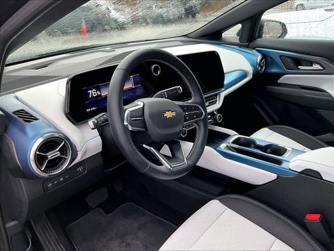 Used 2025 Chevrolet Equinox EV LT image 8