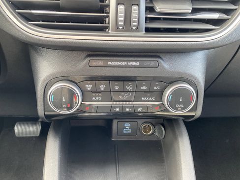 Used 2022 Ford Escape SE w/ Convenience Package image 21