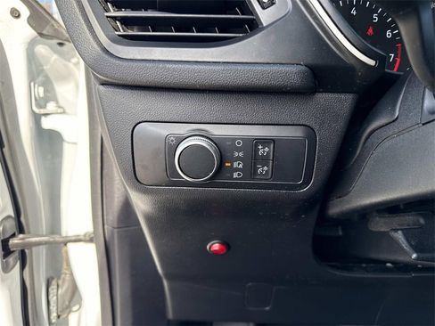 Used 2020 Ford Escape SE image 12