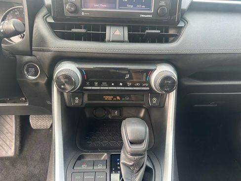 Used 2022 Toyota RAV4 XLE image 45