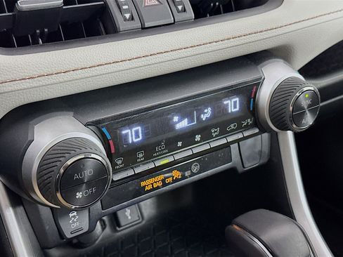 Used 2022 Toyota RAV4 XLE Premium image 23