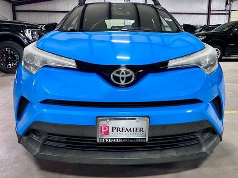 Used 2019 Toyota C-HR XLE FWD image 6