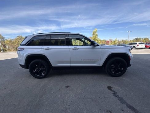 New 2025 Jeep Grand Cherokee Limited w/ Black Appearance Package AWD/4WD image 10
