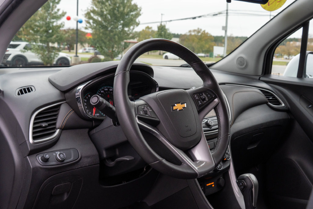 Used 2018 Chevrolet Trax LT w/ LT Convenience Package FWD image 10