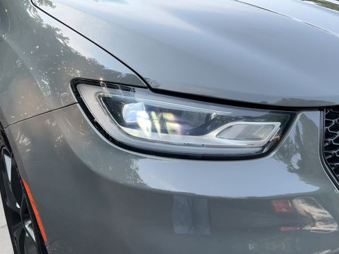 Used 2025 Chrysler Pacifica Limited FWD image 30