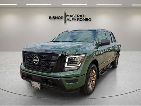 Used 2024 Nissan Titan SV w/ SV Bronze Edition Package image 3