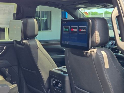 Used 2023 Chevrolet Tahoe High Country image 11