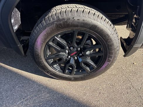 Used 2025 GMC Sierra 1500 Elevation image 9