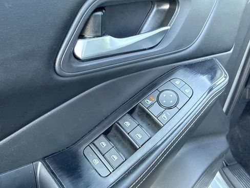 Used 2025 Nissan Rogue SV AWD/4WD image 13