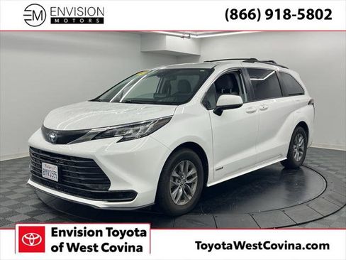 Certified 2021 Toyota Sienna LE image 1